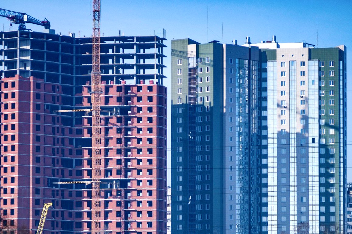 Банк России видит предпосылки того, что в ближайшее время в стране будут строить больше жилья, говорится в аналитической записке ЦБ о жилищном строительстве.